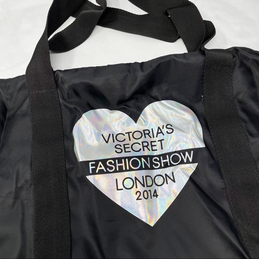 NEW 2 Piece Limited Edition Victoria's Secret London Fashion Show Duffle Bag Set - Picture 4 of 12